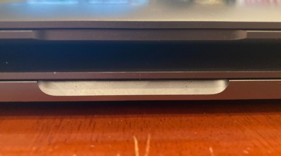 Rozdíl v Šasi mezi Macbook Pro 2017 a Macbook Air M1 - druhý pohled